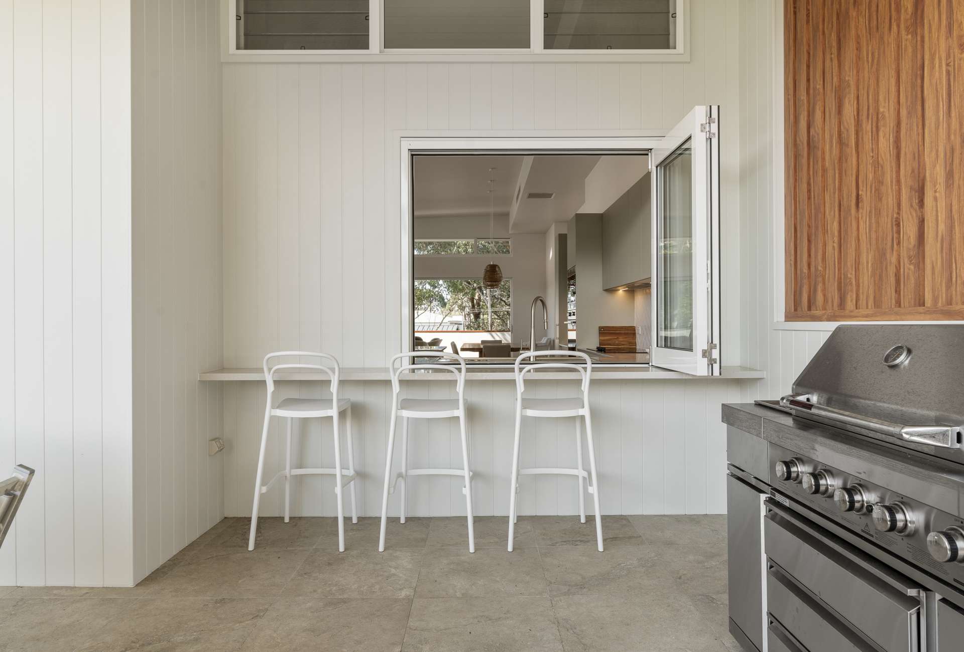 outside inside bbq and bar